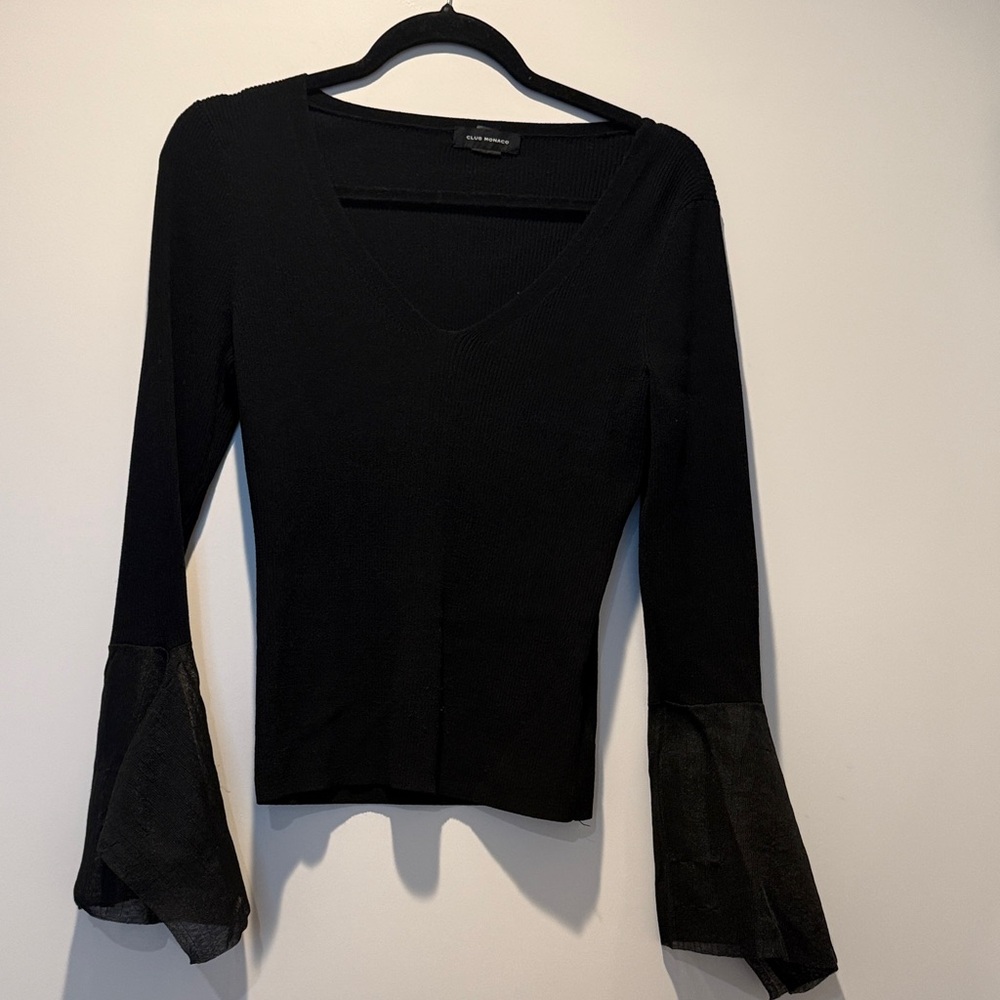 Club Monaco ribbed V neck
